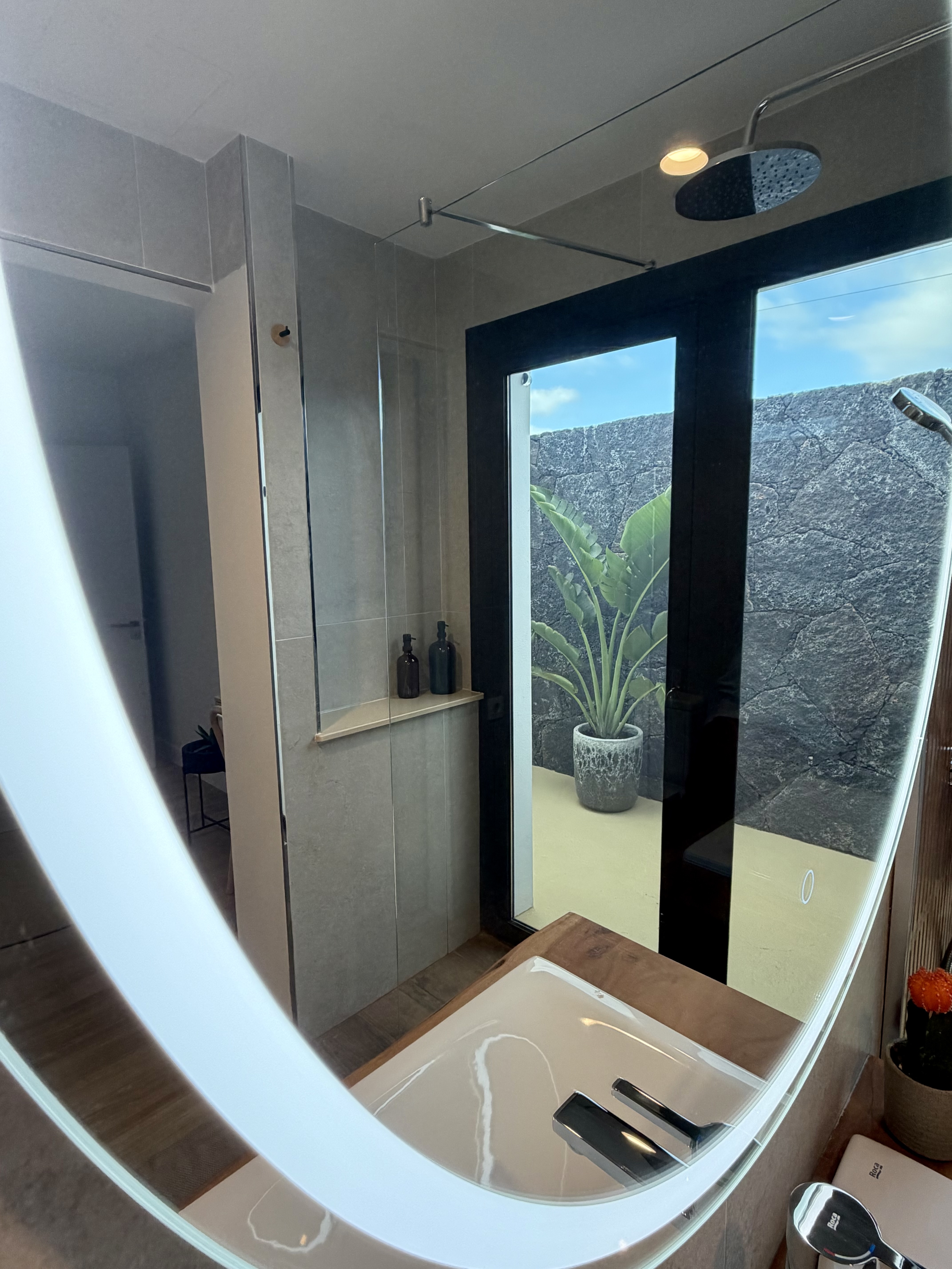 Ensuite bathroom with bidet WC and minimalist fixtures