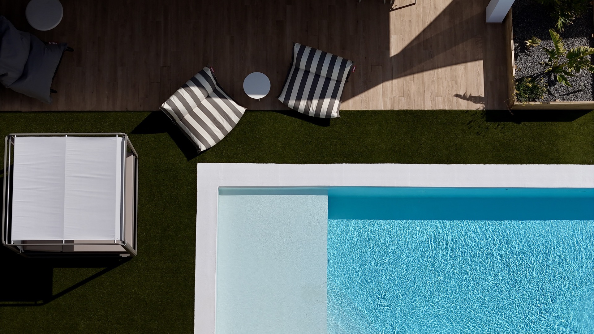 Bird's eye view of swimming pool, jacuzzi and outdoor area at Elements Lajares